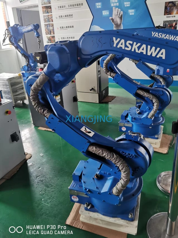 Gebruikte Yaskawa AR1440 6 robot van het as de automatische lassen en snel en nauwkeurige booglassenrobot met YRC1000-Robotcontrolemechanisme