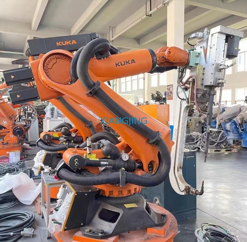 6 as Gebruikt de Robotwapen van KUKA Agilus Kr 4 R600 voor de Behandeling van Robot